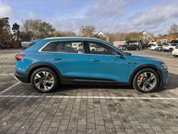 Blau Gebraucht 2021 Audi e-tron S-Line SUV | 43.000 € (Teuer)