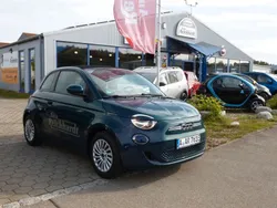 Ozeangrün (metallic) Gebraucht 2023 Fiat 500e Cabrio | 28.980 € (Teuer)