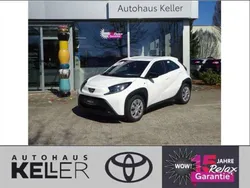 Schneeweiß Neu 2025 Toyota Aygo Business Edition Kleinwagen | 18.360 €