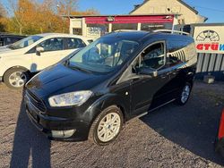 Schwarz Gebraucht 2017 Ford Tourneo Courier Van / Kleinbus | 9.750 € (Fairer Preis)