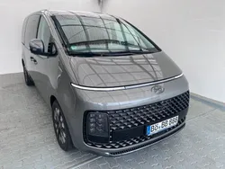 Grau Gebraucht 2024 Hyundai Staria Signature Van | 53.990 € (Etwas zu teuer)