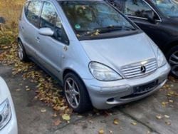 Silber Gebraucht 2002 Mercedes A190 Avantgarde Limousine | 200 €