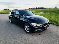 Schwarz Gebraucht 2017 BMW 318 Advantage Kombi | 9.990 € (Fairer Preis)