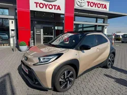 Ginger beige (4u9)/ black mica Gebraucht 2022 Toyota Aygo X-plore Kleinwagen | 15.490 € (Etwas zu teuer)