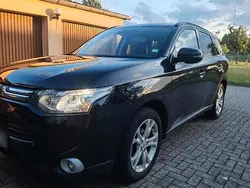 Schwarz Gebraucht 2013 Mitsubishi Outlander SUV | 6.599 €