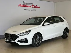 Weiß Gebraucht 2023 Hyundai i30 Trend Limousine | 20.900 € (Fairer Preis)