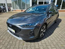 Grau Gebraucht 2024 Ford Focus Active X Limousine | 27.800 € (Fairer Preis)