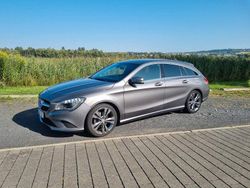 Grau Gebraucht 2015 Mercedes CLA180 Shooting Brake Urban Kombi | 14.300 € (Fairer Preis)