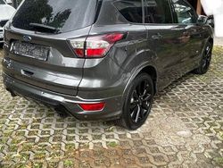 Grau Gebraucht 2017 Ford Kuga ST-Line SUV | 16.500 € (Etwas zu teuer)