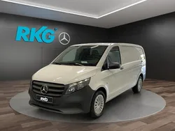 Weiß Gebraucht 2024 Mercedes Vito Van / Kleinbus | 35.569 € (Etwas zu teuer)