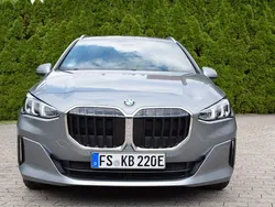 Grau Gebraucht 2024 BMW 220 Active Tourer Van / Kleinbus | 32.500 € (Fairer Preis)