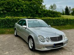 Silber Gebraucht 2004 Mercedes E200 Avantgarde Limousine | 5.500 € (Etwas zu teuer)