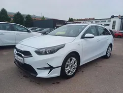 Schneeweiß Gebraucht 2024 Kia Ceed Sportswagon Kombi | 18.490 € (Superpreis)