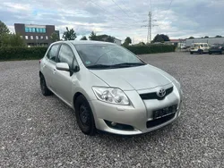 Silber Gebraucht 2008 Toyota Auris Limousine | 1.890 € (Fairer Preis)
