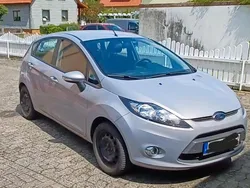 Grau Gebraucht 2011 Ford Fiesta Kleinwagen | 3.850 €