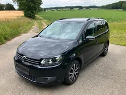 Schwarz Gebraucht 2012 VW Touran Van / Kleinbus | 8.800 € (Fairer Preis)
