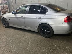 Grau Gebraucht 2006 BMW 320 Limousine | 5.399 € (Guter Preis)