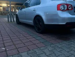 Grau Gebraucht 2010 VW Jetta Limousine | 5.650 € (Fairer Preis)