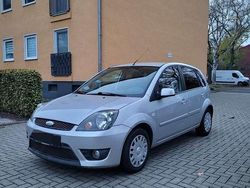 Grau Gebraucht 2008 Ford Fiesta Style Limousine | 1.990 €
