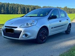 Silber Gebraucht 2012 Renault Clio III Kleinwagen | 5.500 € (Etwas zu teuer)