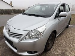 Silber Gebraucht 2009 Toyota Verso Life Van / Kleinbus | 4.255 € (Guter Preis)