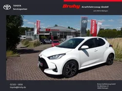 Weiß Neu 2025 Toyota Yaris Hybrid Comfort Limousine | 25.750 € (Fairer Preis)
