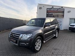 Grau Gebraucht 2015 Mitsubishi Pajero Diamant Edition SUV | 28.999 € (Fairer Preis)