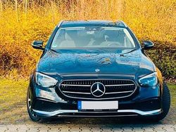 Schwarz Gebraucht 2021 Mercedes 300 Avantgarde Kombi | 24.950 €