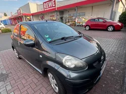 Grau Gebraucht 2011 Toyota Aygo Kleinwagen | 1.500 € (Guter Preis)