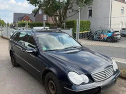 Blau Gebraucht 2002 Mercedes C180 Kombi | 1.990 €