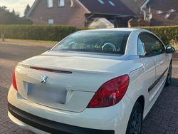 Beige Gebraucht 2008 Peugeot 207 Cabrio | 2.250 €