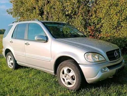 Silber Gebraucht 2002 Mercedes ML270 SUV | 3.749 €