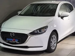 Weiß Gebraucht 2023 Mazda 2 Center-Line Limousine | 14.480 € (Guter Preis)