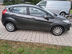 Grau Gebraucht 2016 Ford Fiesta Kleinwagen | 5.900 € (Fairer Preis)