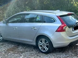 Silber Gebraucht 2011 Volvo V60 Kombi | 5.700 € (Fairer Preis)