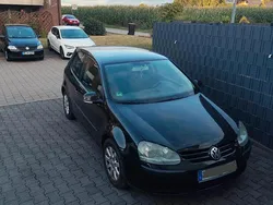 Schwarz Gebraucht 2004 VW Golf V Kleinwagen | 2.400 € (Etwas zu teuer)