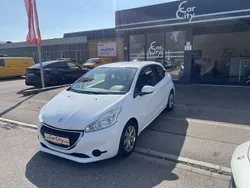 Weiß Gebraucht 2013 Peugeot 208 Active Kleinwagen | 4.799 €