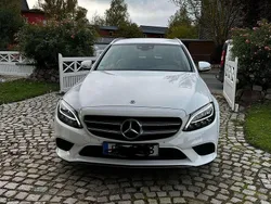 Weiß Gebraucht 2021 Mercedes C180 Avantgarde Kombi | 25.900 €