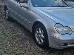 Grau Gebraucht 2000 Mercedes C200 Limousine | 4.500 €
