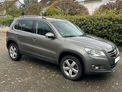 Grau Gebraucht 2010 VW Tiguan Sportline SUV | 10.200 € (Fairer Preis)