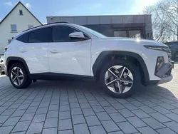 Serenity white Neu 2025 Hyundai Tucson SUV | 29.490 € (Fairer Preis)