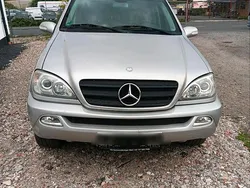 Silber Gebraucht 2002 Mercedes ML270 SUV | 2.500 €