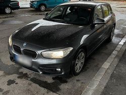 Grau Gebraucht 2019 BMW 118 Comfort Edition Kleinwagen | 13.750 € (Superpreis)