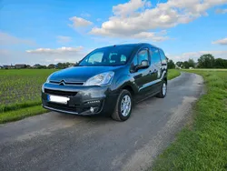 Grau Gebraucht 2016 Citroën Berlingo SELECTION Van / Kleinbus | 8.499 € (Fairer Preis)