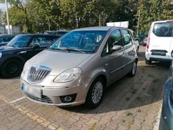 Beige Gebraucht 2009 Lancia Musa Van / Kleinbus | 2.800 € (Etwas zu teuer)