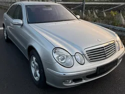Grau Gebraucht 2002 Mercedes E240 Limousine | 3.300 € (Fairer Preis)