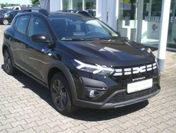 Perlmuttschwarz Neu 2025 Dacia Sandero Expression Kleinwagen | 19.660 € (Etwas zu teuer)