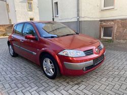 Rot Gebraucht 2004 Renault Mégane II Privilege Limousine | 2.800 € (Fairer Preis)