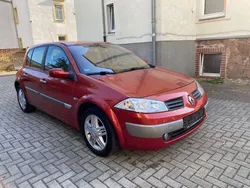 Rot Gebraucht 2004 Renault Mégane II Privilege Limousine | 2.800 € (Teuer)