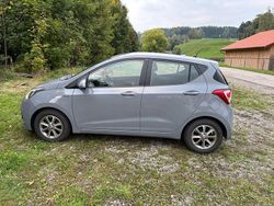 Grau Gebraucht 2015 Hyundai i10 YES! Kleinwagen | 5.700 € (Fairer Preis)